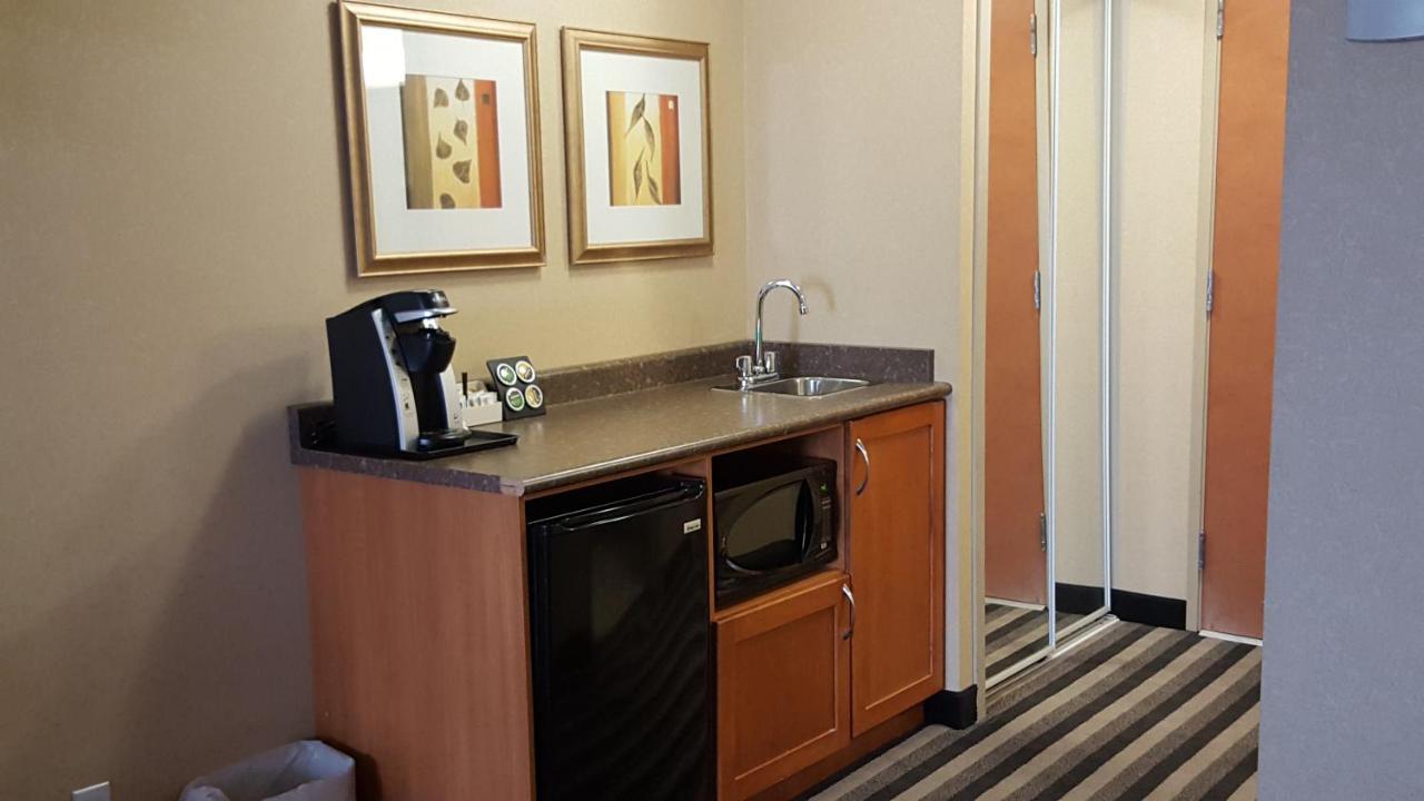 Days Inn & Suites By Wyndham Edmonton Airport Leduc Kültér fotó