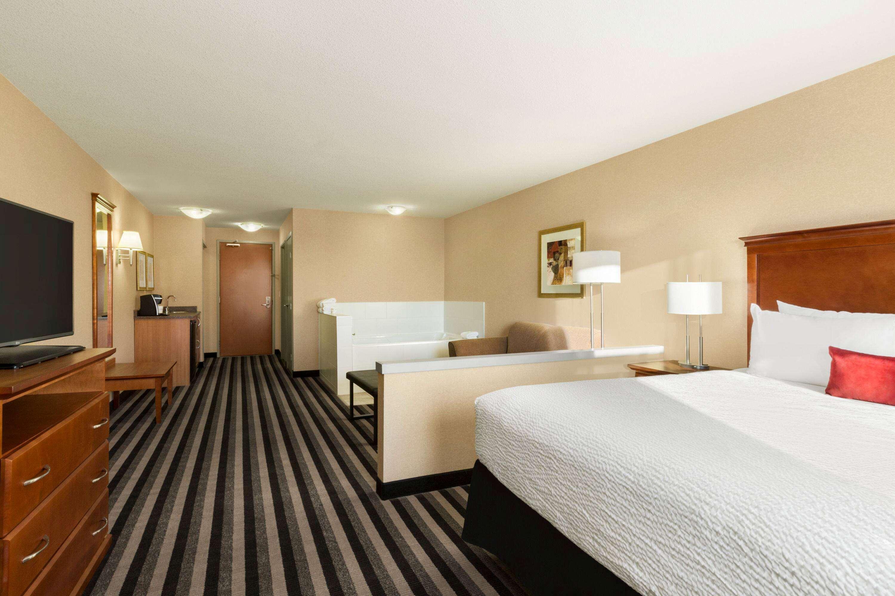 Days Inn & Suites By Wyndham Edmonton Airport Leduc Kültér fotó