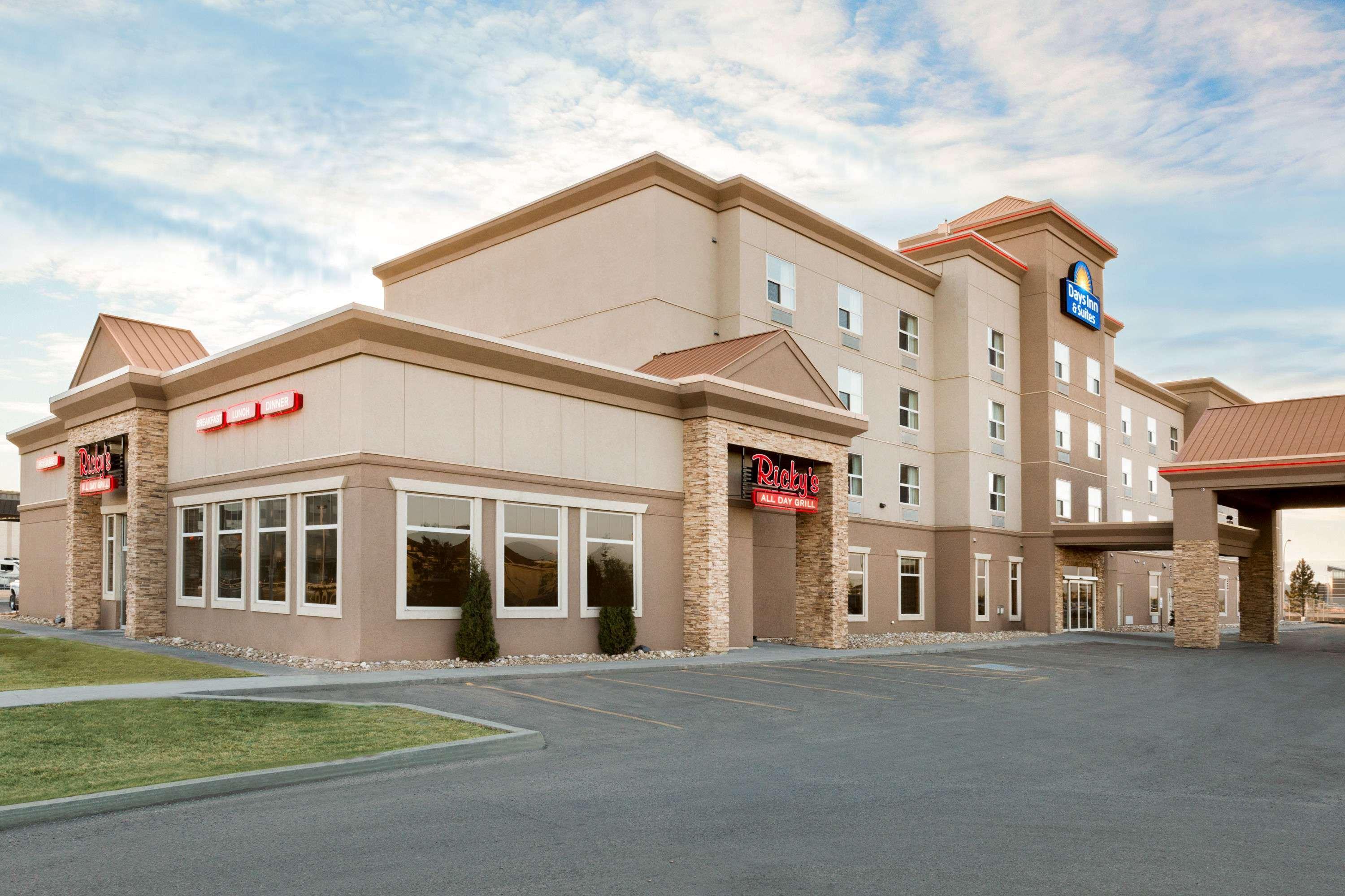 Days Inn & Suites By Wyndham Edmonton Airport Leduc Kültér fotó