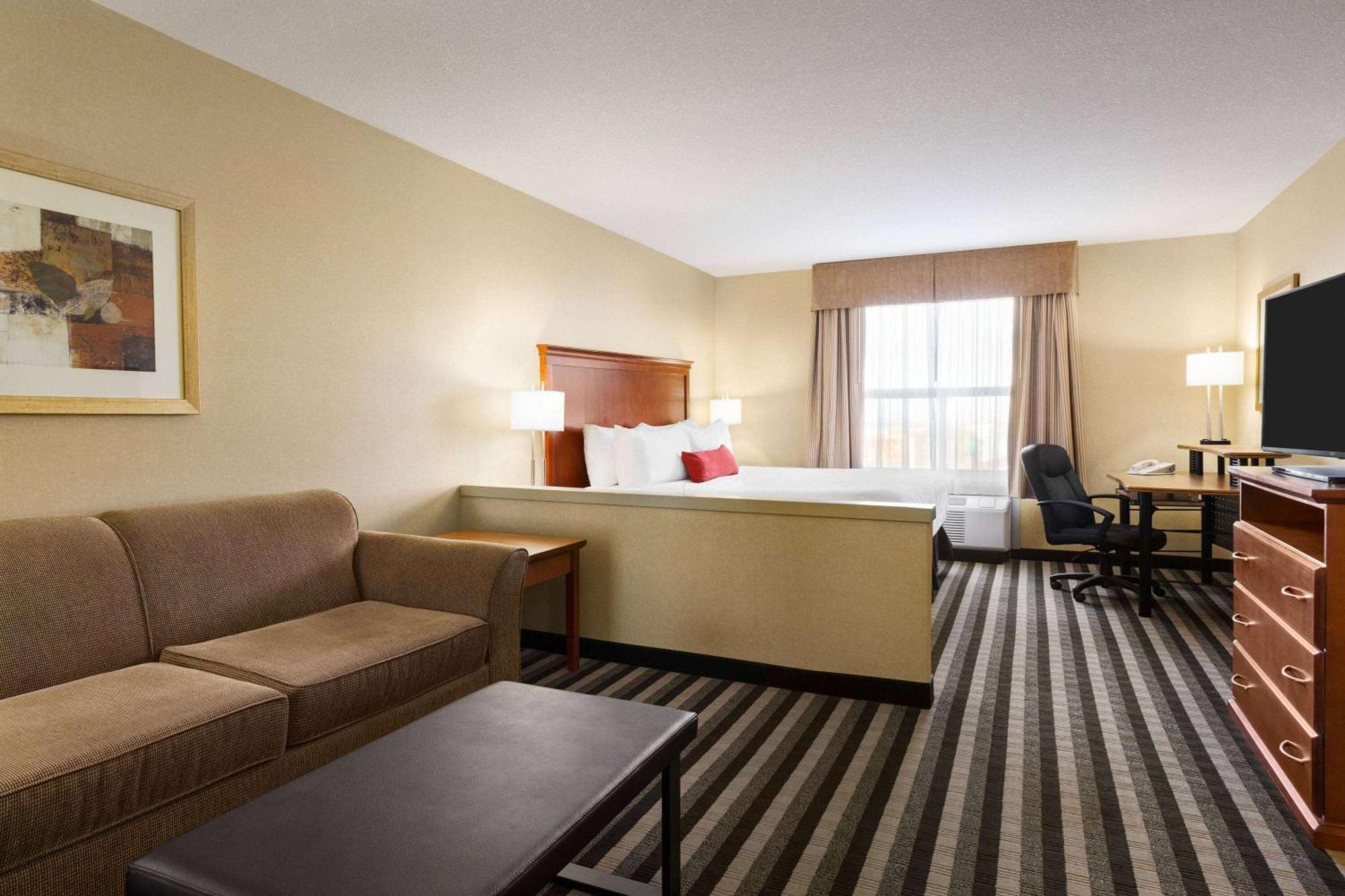 Days Inn & Suites By Wyndham Edmonton Airport Leduc Kültér fotó