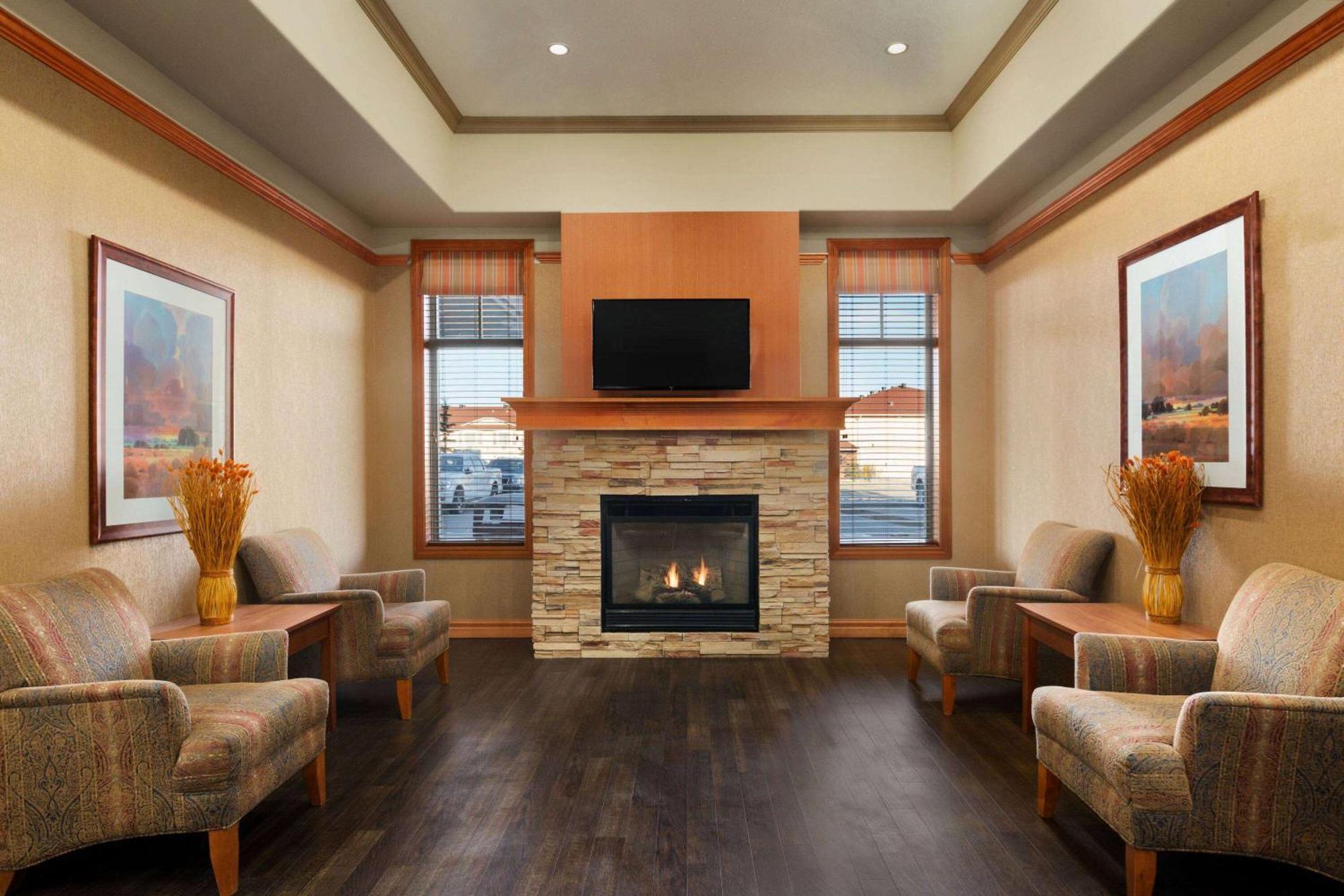 Days Inn & Suites By Wyndham Edmonton Airport Leduc Kültér fotó
