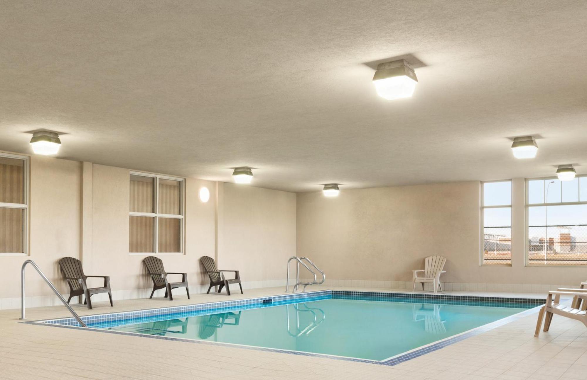 Days Inn & Suites By Wyndham Edmonton Airport Leduc Kültér fotó