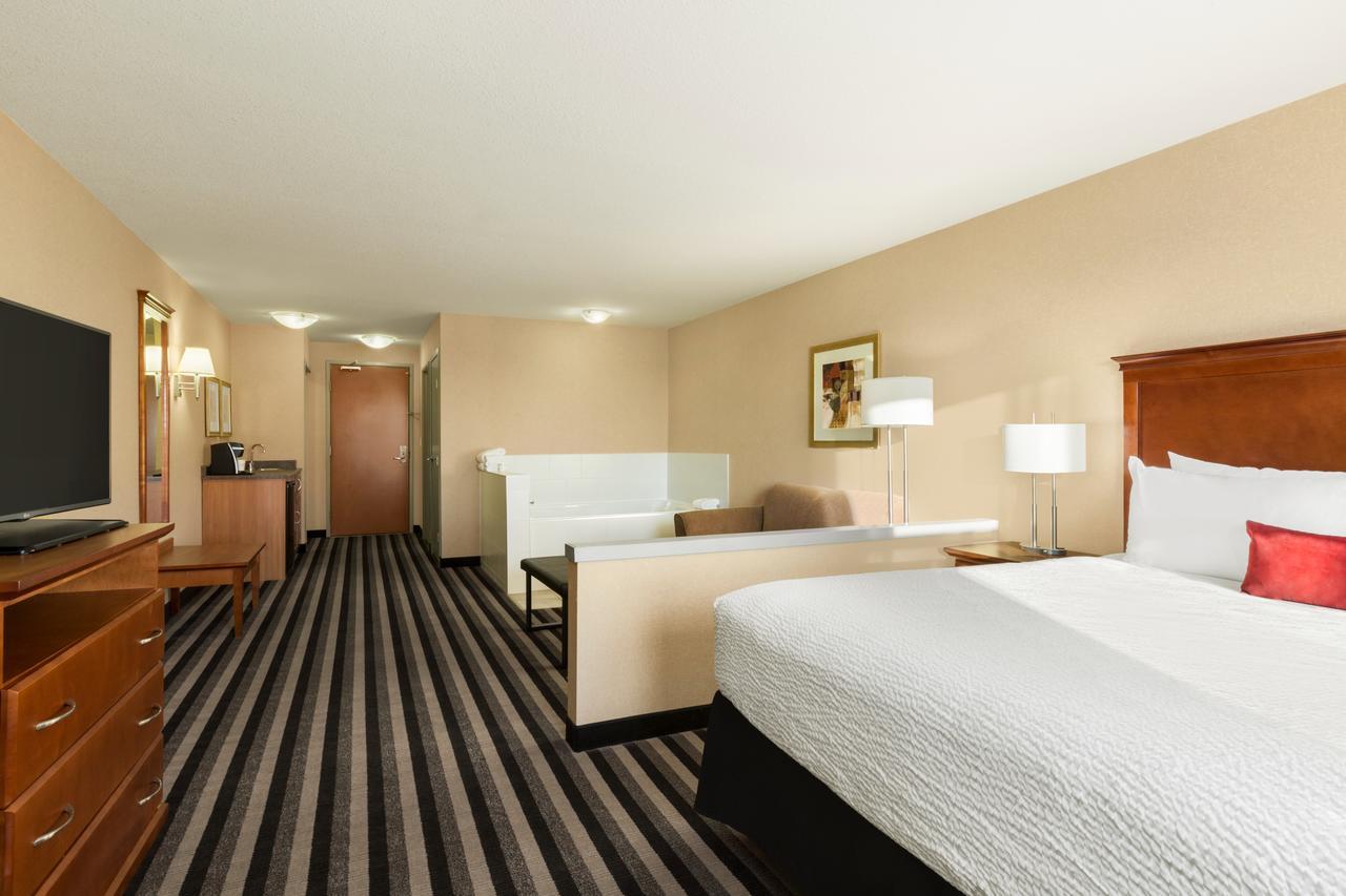 Days Inn & Suites By Wyndham Edmonton Airport Leduc Kültér fotó