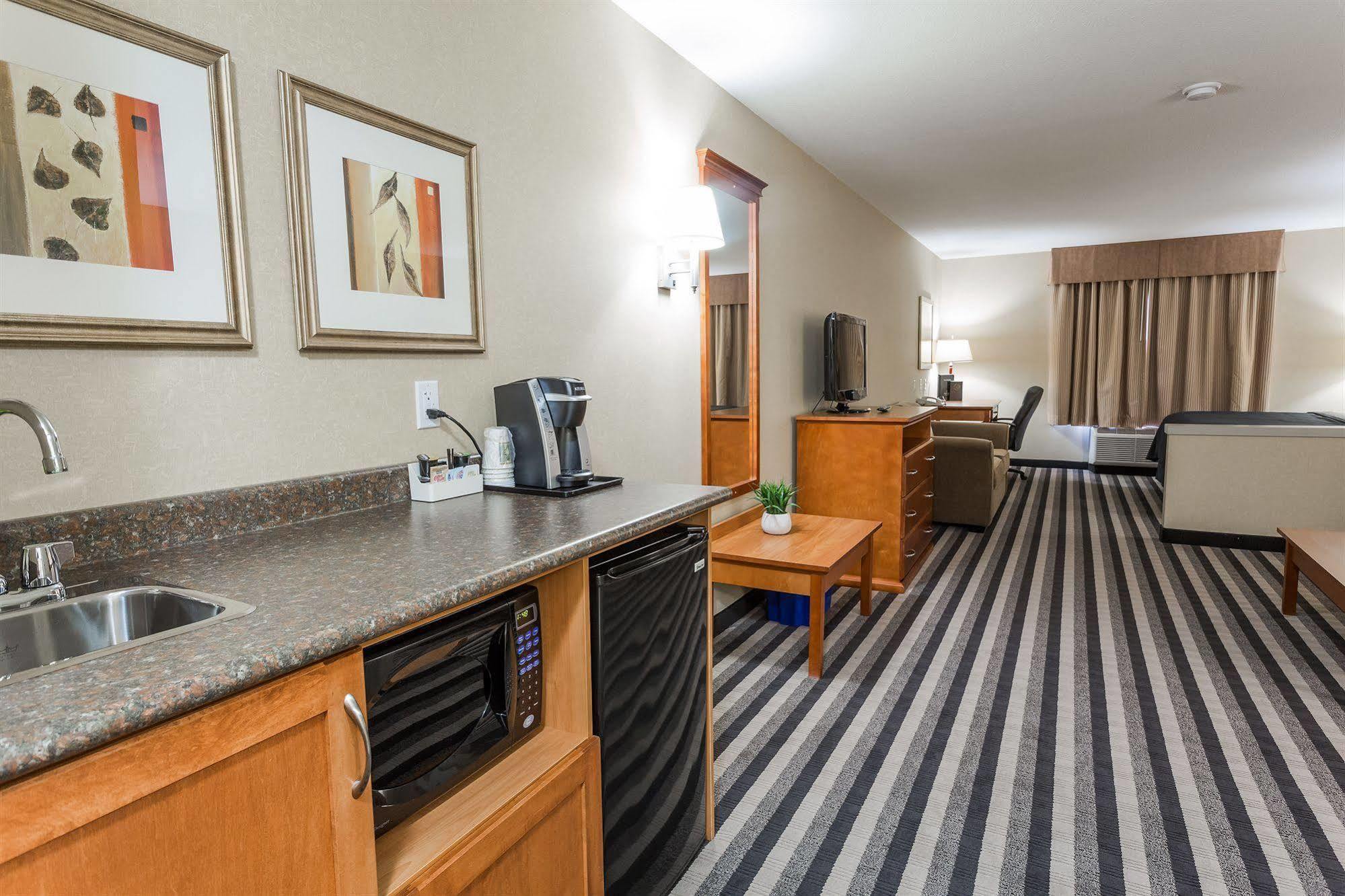Days Inn & Suites By Wyndham Edmonton Airport Leduc Kültér fotó