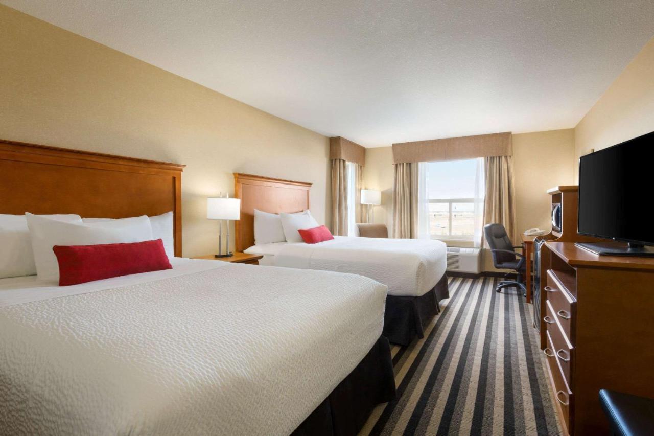 Days Inn & Suites By Wyndham Edmonton Airport Leduc Kültér fotó